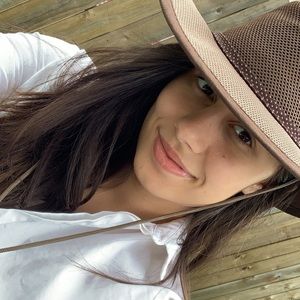 Meet your Posher, Daniela